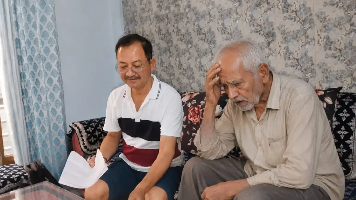 85 साल के पूर्व सैनिक का दर्द: देश के लिए लड़ी जंग, अब बुढ़ापे में न्याय के लिए भटक रहे दर-दर