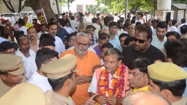 आगरा एमएलसी चुनाव: भाजपा प्रत्याशी हरि किशोर तिवारी की संपत्ति का खुलासा, जानें कितनी है नेटवर्थ