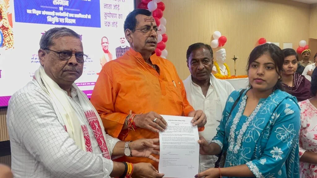 आंगनबाड़ी कार्यकर्ताओं के लिए बड़ी सौगात, बढ़ा मानदेय और मिला कैशलेस इलाज