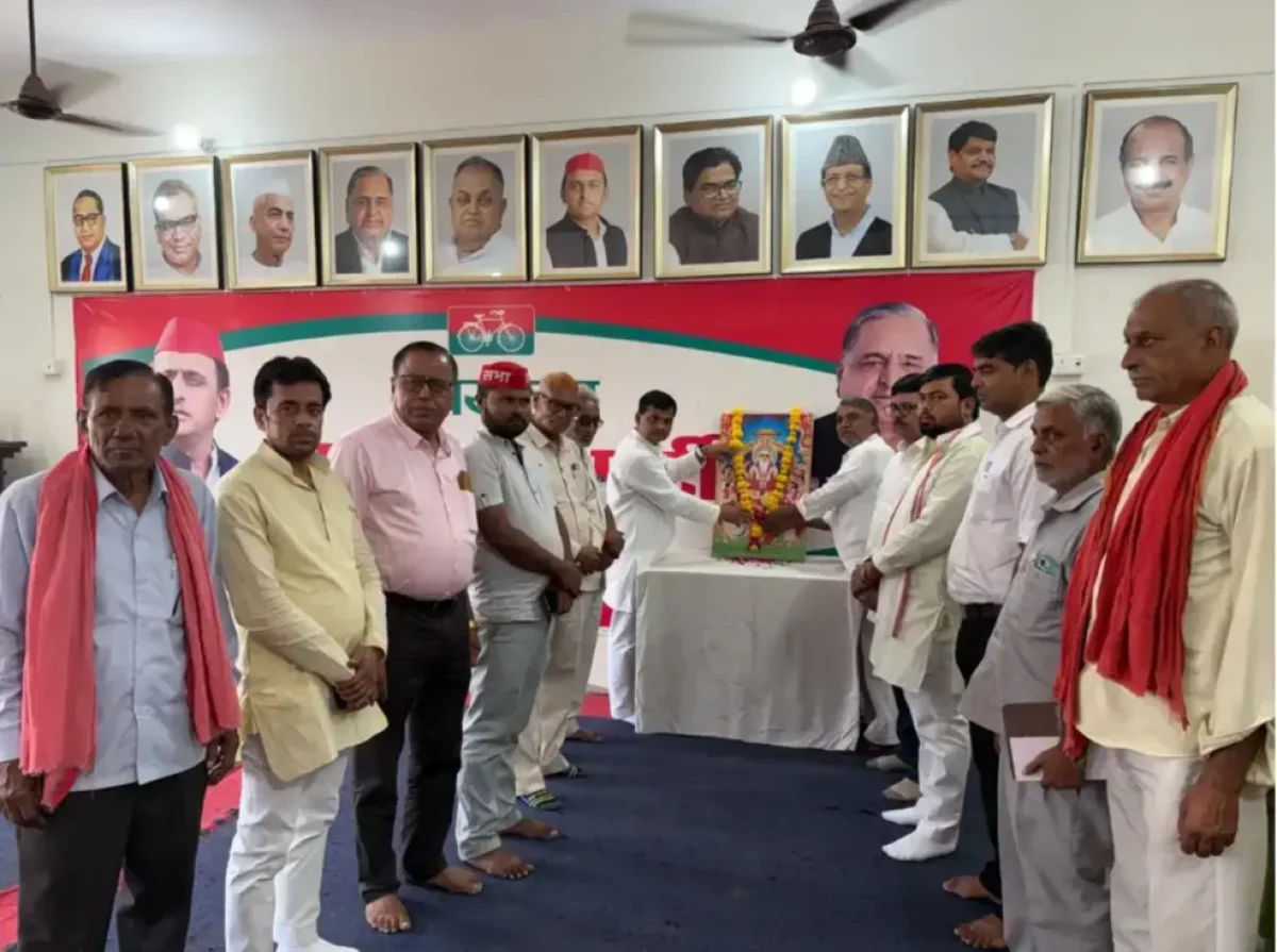 औरैया में समाजवादी पार्टी ने किया भगवान विश्वकर्मा का पूजन, श्रम और हुनर के सम्मान का लिया बड़ा संकल्प