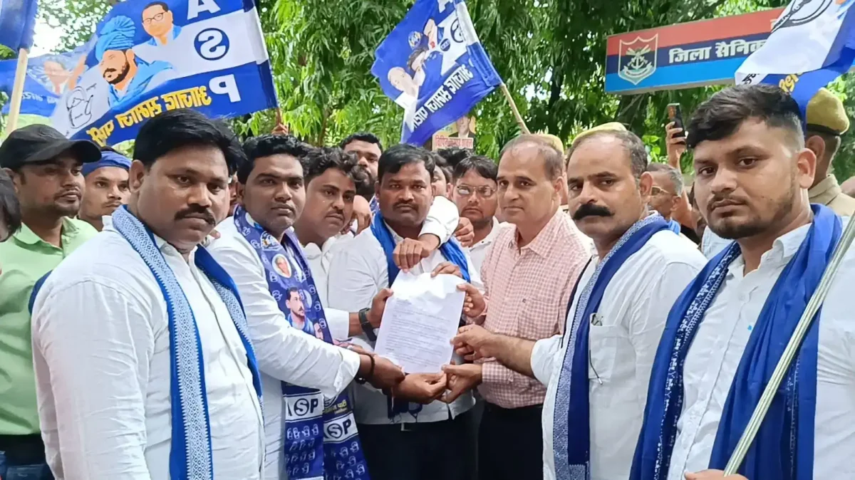 वाराणसी में भीम आर्मी और आजाद समाज पार्टी का उग्र प्रदर्शन, उठी ये बड़ी मांगें