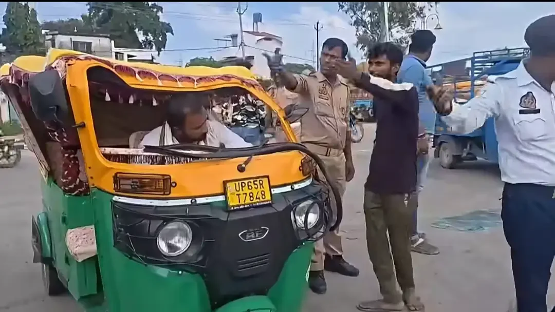 चंदौली में मौत का हाईवे: पड़ाव-मुगलसराय रोड पर ऑटो-डीसीएम की जोरदार भिड़ंत, 5 की हालत गंभीर