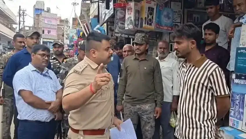 चतरा में जमीन कब्जा के दौरान खौफनाक मंजर, महिला ने खुद को लगाई आग