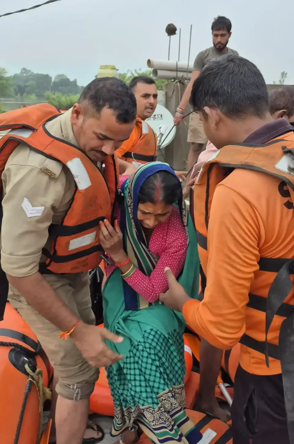 चित्रकूट में मंदाकिनी की बाढ़: 150 लोगों की सुरक्षित बचाई गई जान, प्रशासन सतर्क