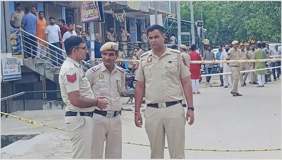 दिल्ली में दिनदहाड़े सनसनीखेज वारदात, जिम ट्रेनर को बीच सड़क मारी 12 गोलियां