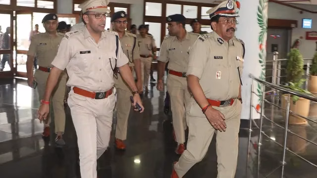 धनबाद में झारखंड के 7 जिलों की महाबैठक, अपराधियों और नक्सलियों पर कसेगा शिकंजा