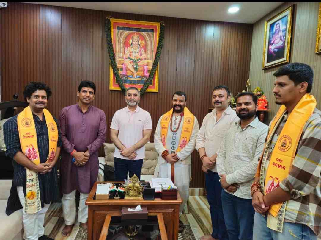 वाराणसी में सजी फिल्मी महफिल, 'हनुमान अंश' की टीम ने की बृजेश सिंह से मुलाकात