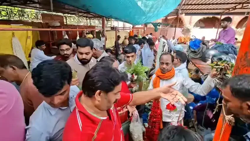 जन्माष्टमी 2026: काशी की फूल मंडी में भारी भीड़, कान्हा के स्वागत के लिए सजी काशी
