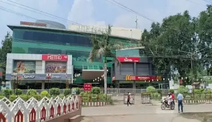 वाराणसी के जेएचवी मॉल पर कसेगा कानूनी शिकंजा, कचरा प्रबंधन नियमों की अनदेखी पड़ी भारी