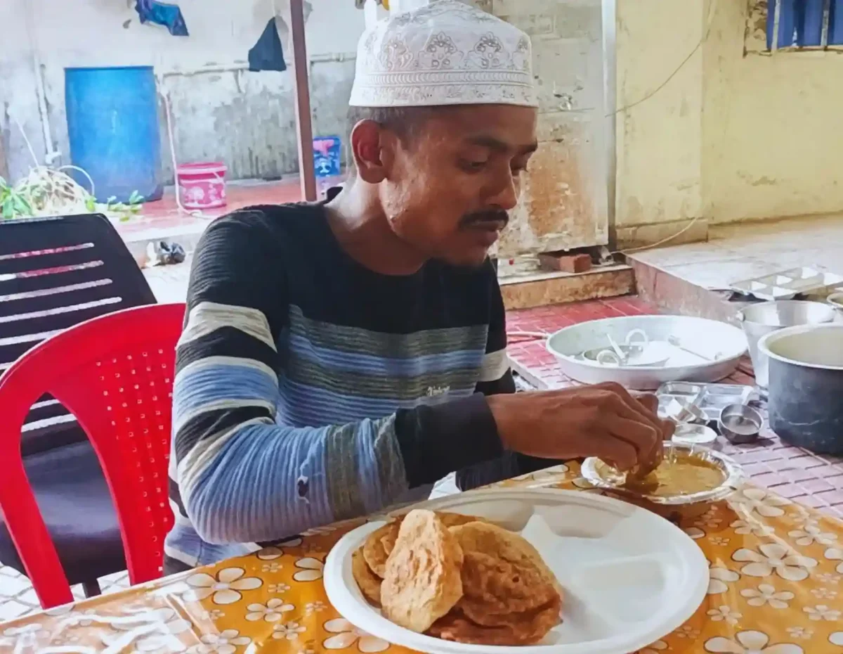 काशी में मिली भूखे युवक की दास्तान, पुलिस पूछताछ में खुला ऐसा सच जिसने झकझोर दी इंसानियत