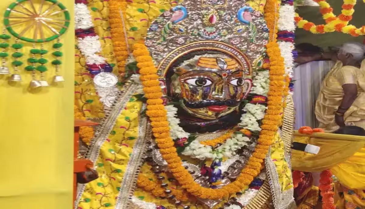 काशी में गूंजे मंगलगीत, लाट भैरव दरबार में सजी हल्दी की रस्म; उमड़ी महिलाओं की भीड़