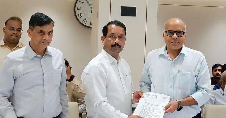 नासिक में रेलवे मुद्दों पर सांसद का कड़ा रुख, डीआरएम के खिलाफ विशेषाधिकार हनन प्रस्ताव