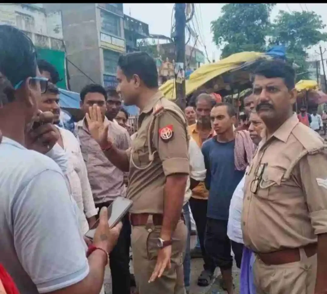 मुगलसराय में गरजा प्रशासन का बुलडोजर, अतिक्रमण पर सातवें दिन भी ताबड़तोड़ कार्रवाई