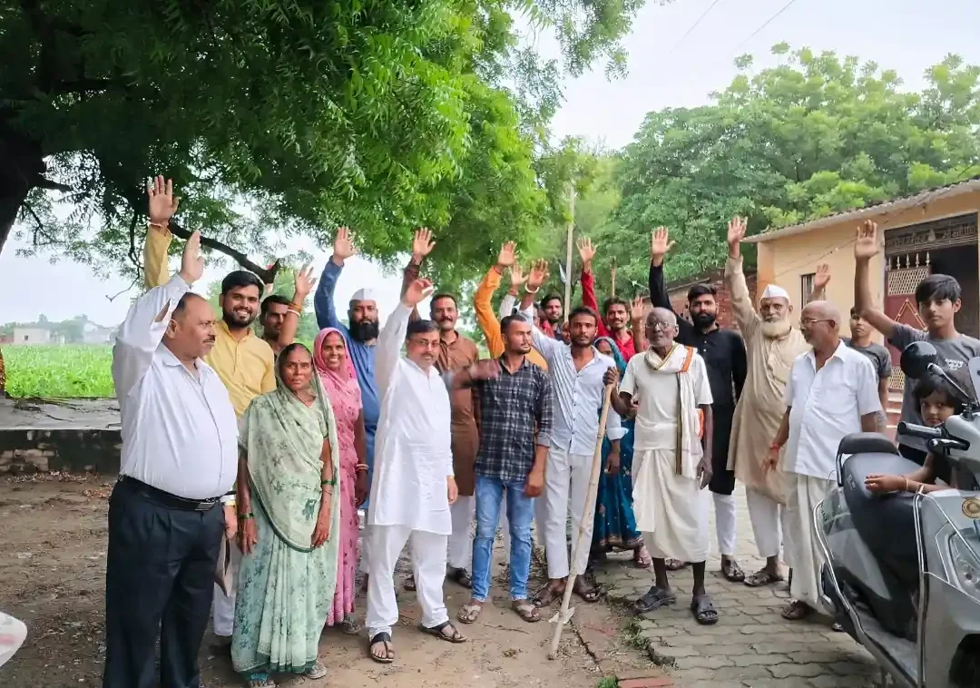 मुगलसराय में सियासी हलचल तेज: मुकेश कुमार शर्मा ने साधा जनसंपर्क का निशाना