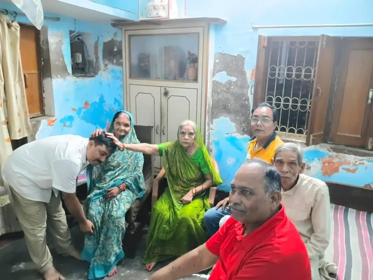 मुकेश कुमार शर्मा का जनसंपर्क अभियान तेज, पराहुपुर में जनता से किया बड़ा वादा