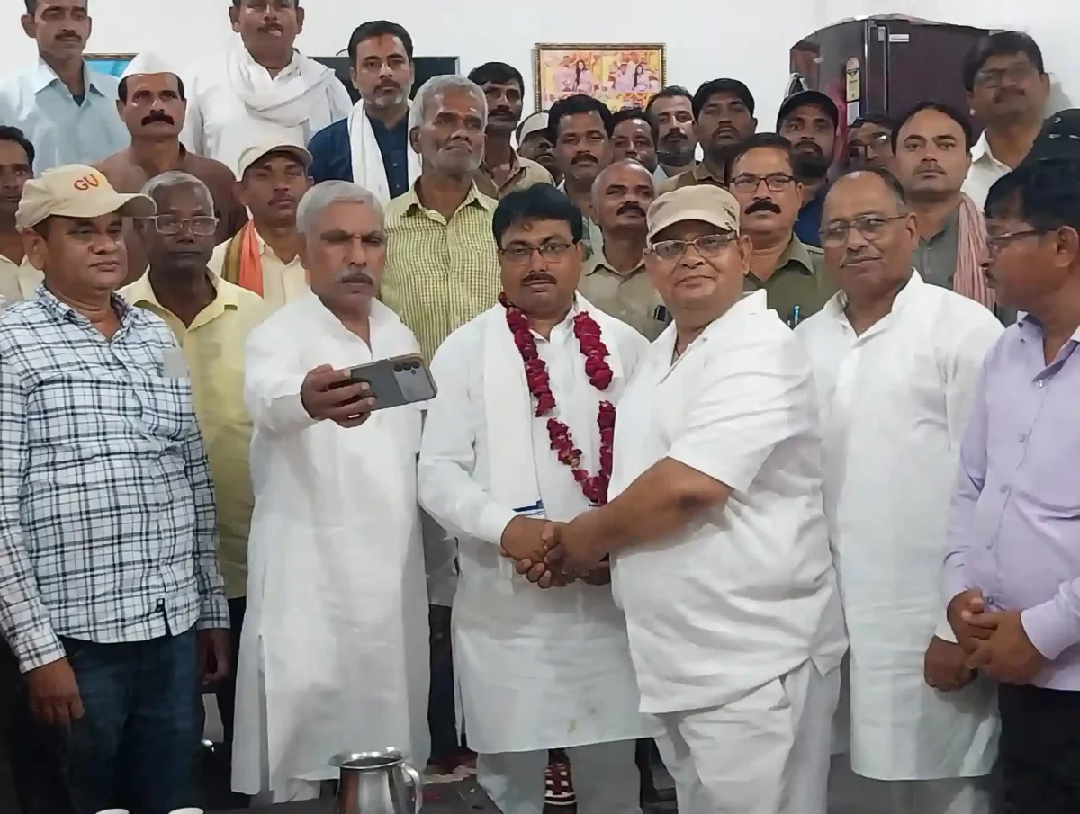 मुकेश कुमार शर्मा ने सेमरा में की जनसंपर्क पदयात्रा, 2027 चुनाव को लेकर मिला भारी समर्थन