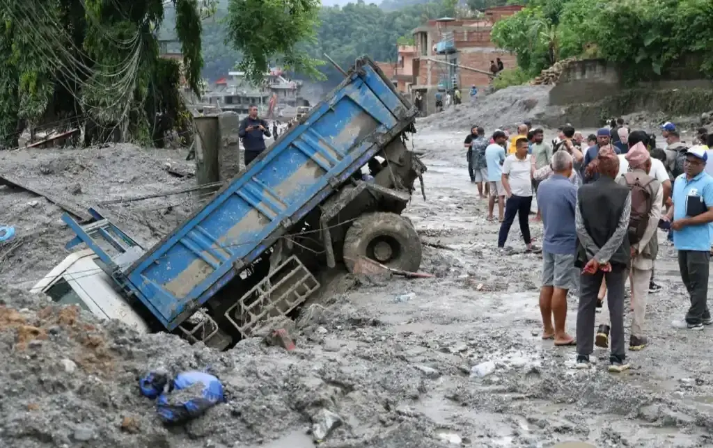 नेपाल बाढ़: चाय के 10 मिनट ने बचाई 28 यात्रियों की जान