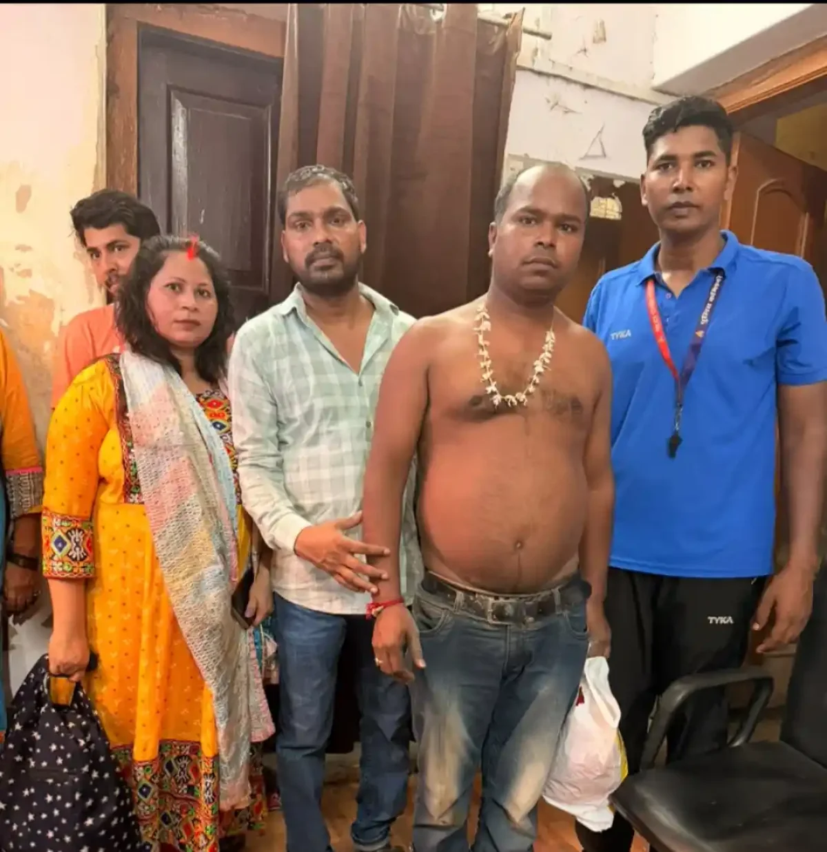 वाराणसी में पीएसी के जवानों ने बचाई डूबते हुए व्यक्ति की जान