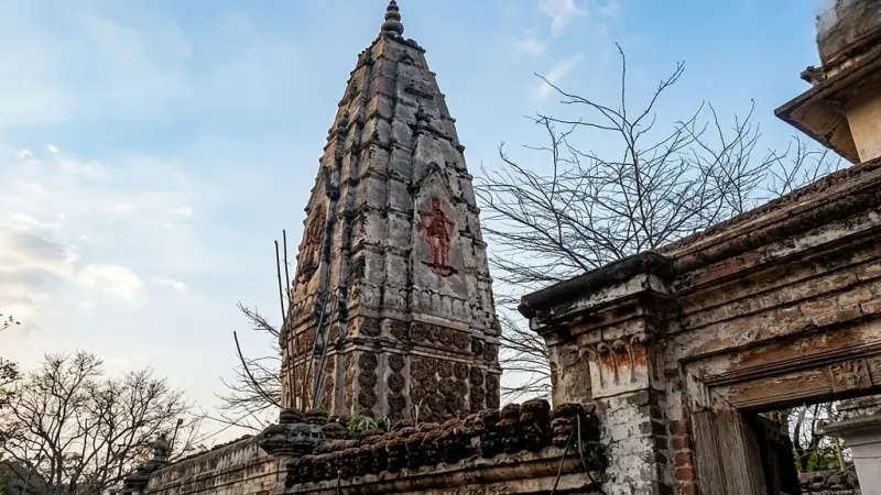 पाकिस्तान में 125 साल पुराना हिंदू मंदिर ध्वस्त, मदरसे के लिए तोड़ने का गंभीर आरोप
