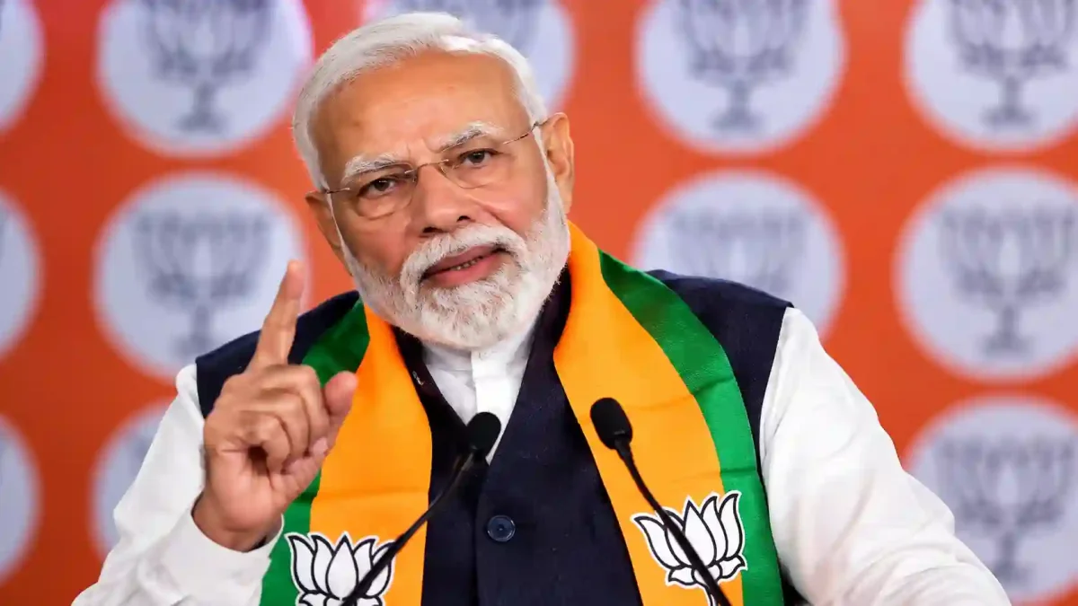सेवा का संदेश उपदेश से नहीं, बल्कि आचरण से दें: पीएम मोदी