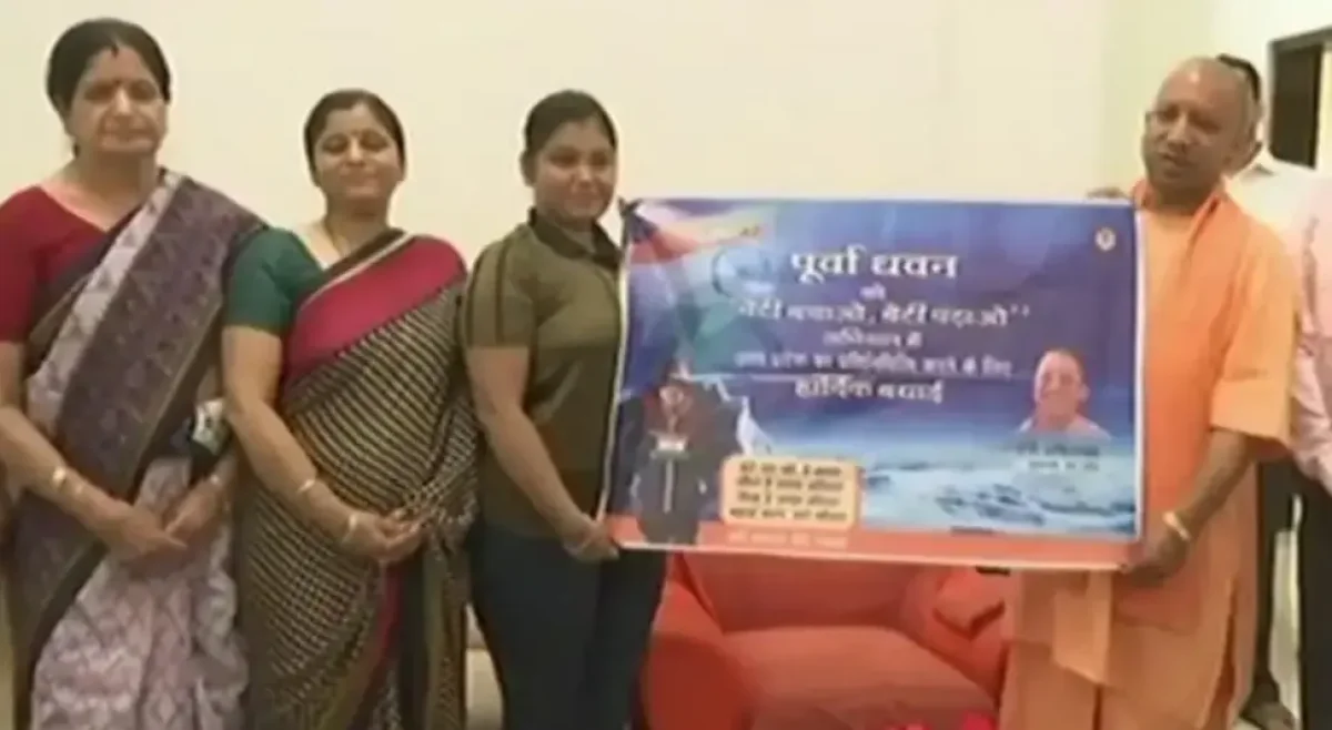 लखनऊ की बेटी पूर्वा धवन ने रचा इतिहास, 5,826 मीटर ऊंची रुद्रगैरा चोटी पर फहराया तिरंगा