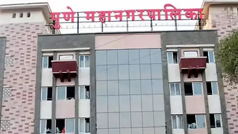 पुणे में सड़क हादसों पर फूटा गुस्सा: 20 मौतों के बाद मनपा में हंगामा, महापौर ने पूछे कड़े सवाल