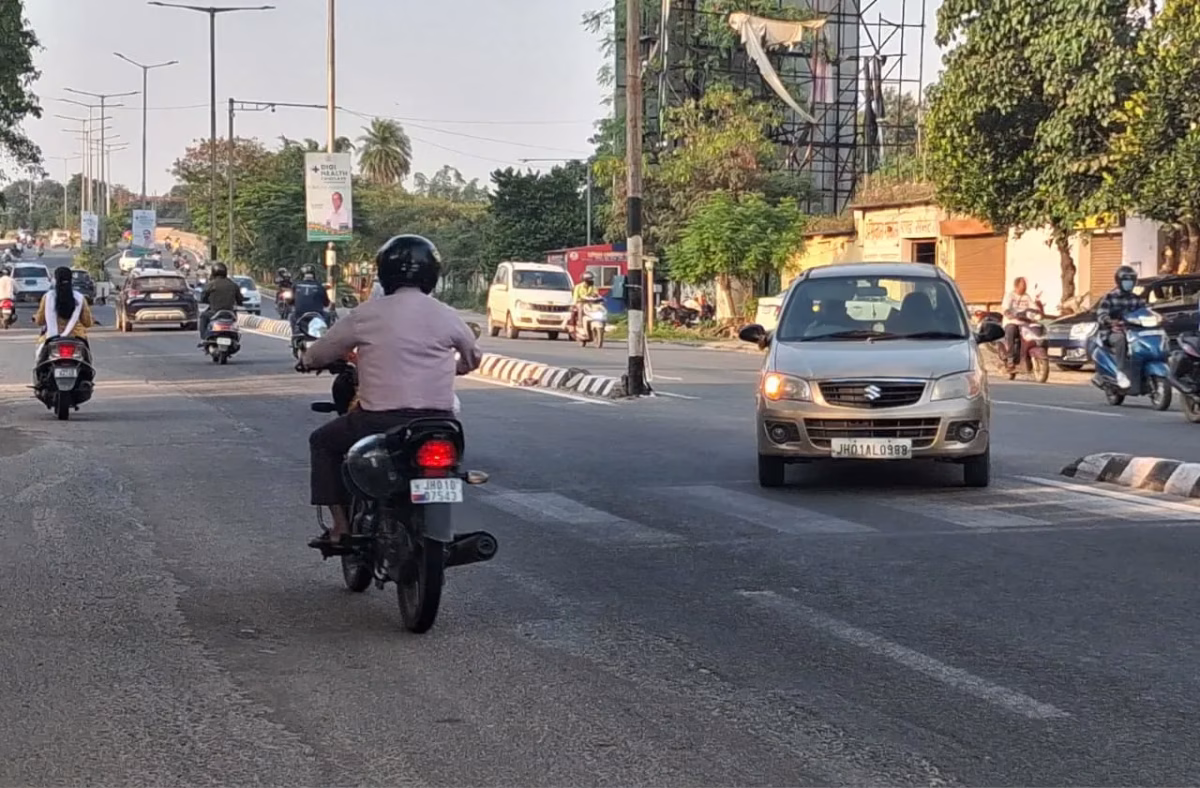 रांची की इस सड़क पर मौत बनकर घूम रहे हैं अंधे मोड़, जरा सी चूक और...