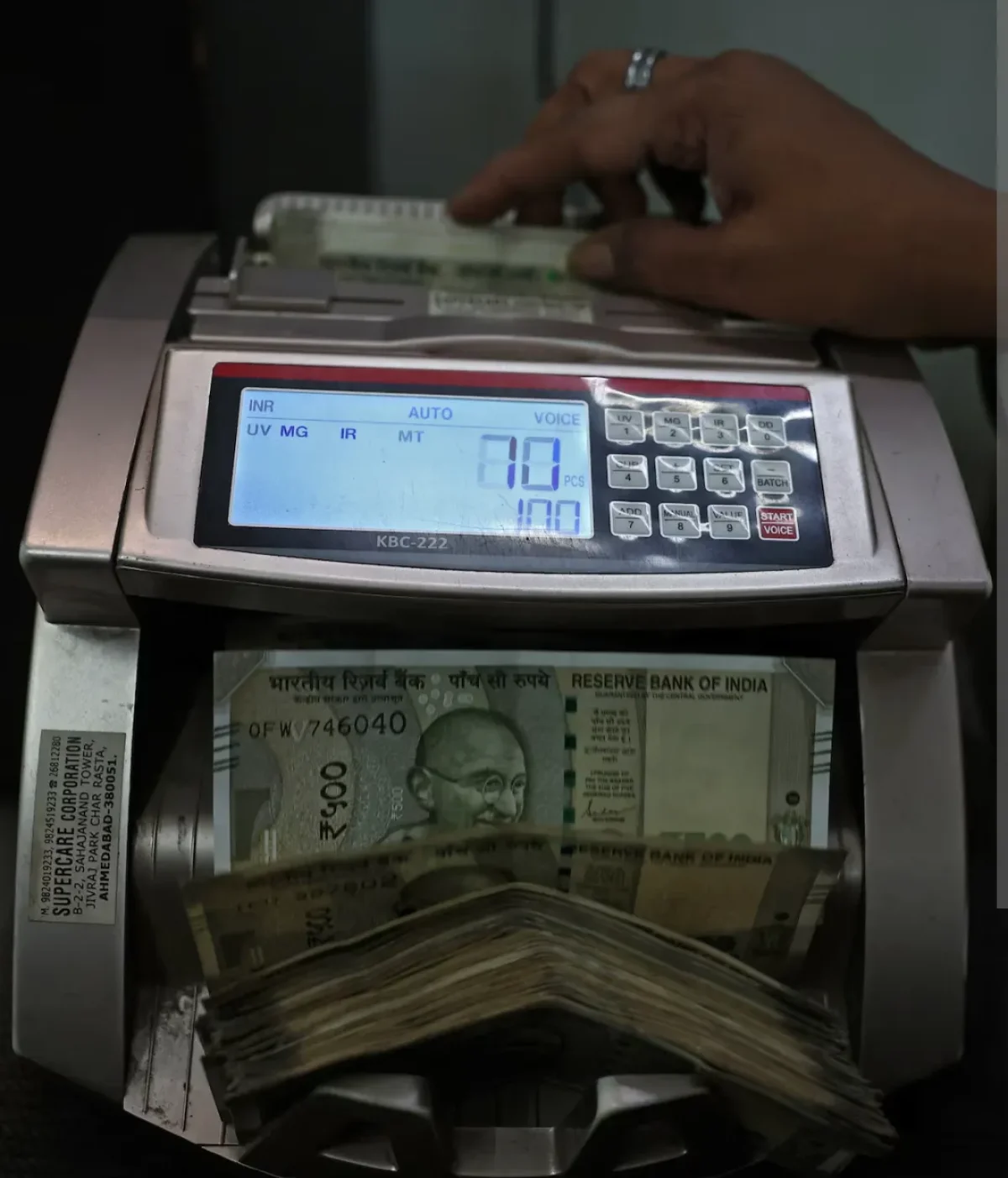 भारतीय रुपये में भारी गिरावट, थामने के लिए केंद्रीय बैंक की बड़ी कार्रवाई