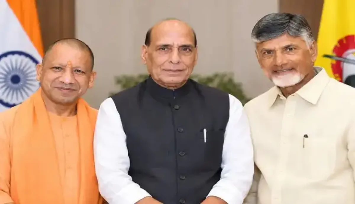 राजनाथ, योगी और नायडू वाराणसी से दिखाएंगे 'सेवा संकल्प बाइक यात्रा' को हरी झंडी