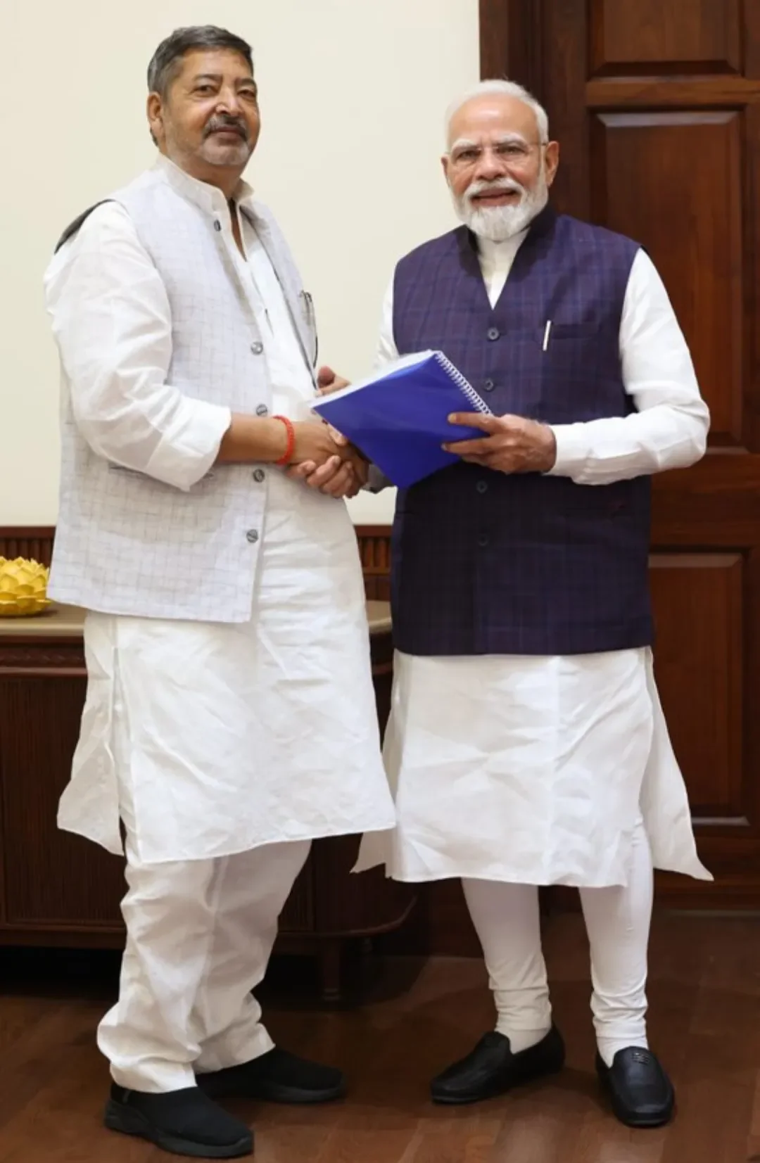 पीएम मोदी से मिले सपा सांसद वीरेंद्र सिंह, इन बड़े मुद्दों पर हुई खास चर्चा