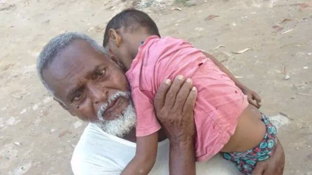 सुपौल में कांपते कंधों पर पोते का शव, बेबस दादा की मिन्नतें देख उबल पड़ा गुस्सा