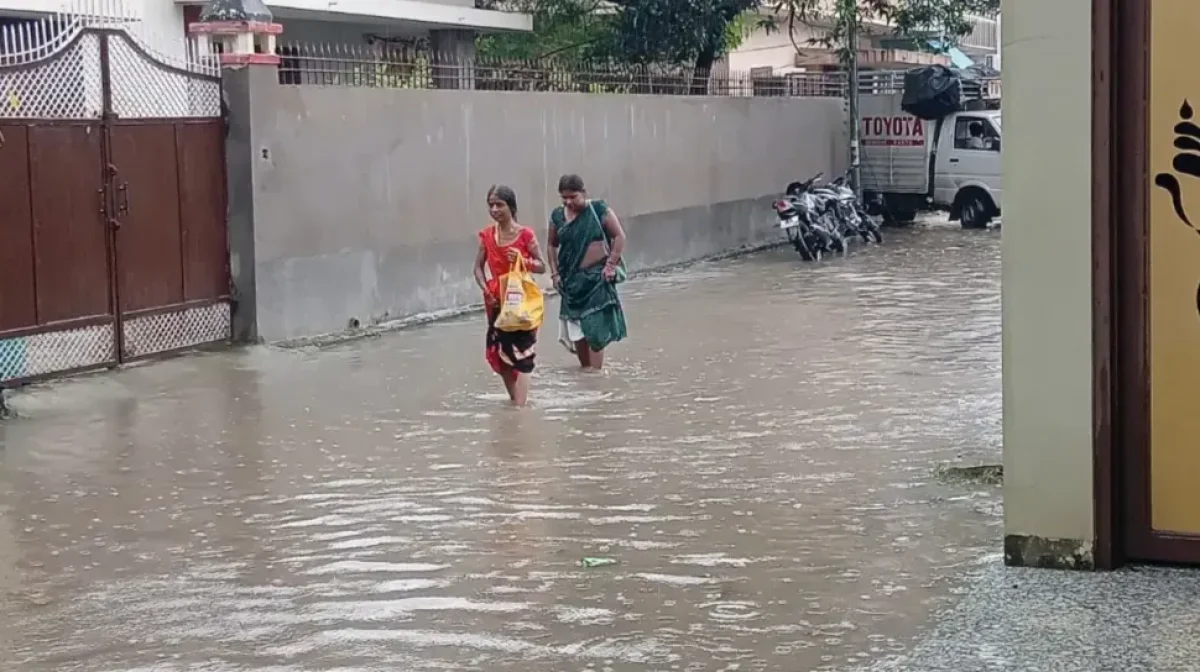 वाराणसी की गणेशपुरी कॉलोनी में नरक जैसे हालात, जलभराव से लोग परेशान