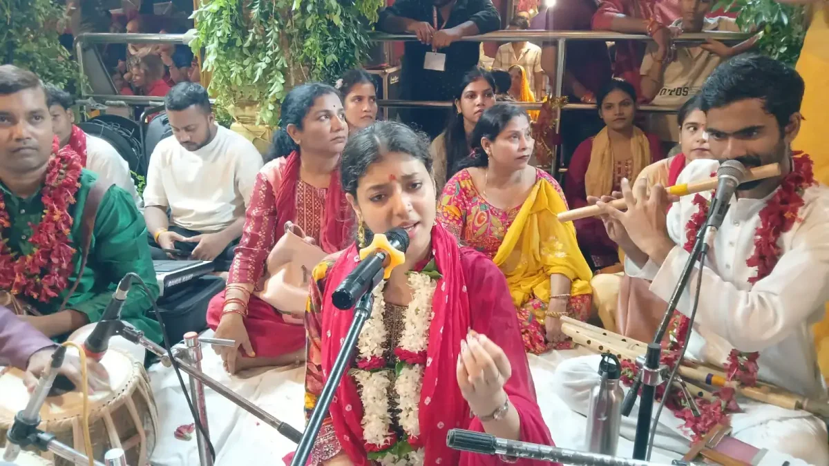 वाराणसी में स्वर्णमयी आभा से दमका मां कुष्मांडा का दरबार, 15 हजार भक्तों ने पाया प्रसाद