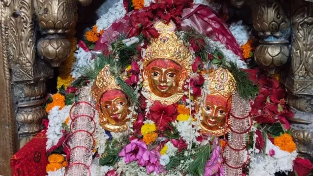 वाराणसी के महालक्ष्मी मंदिर में उमड़ी भारी भीड़, जितिया से पहले लगा भक्तों का तांता