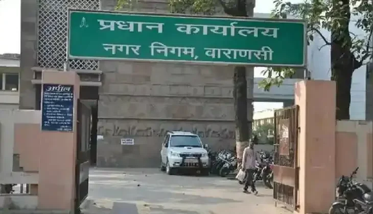 वाराणसी में नगर निगम का कड़ा एक्शन: अतिक्रमण और प्रतिबंधित प्लास्टिक पर चला बुलडोजर