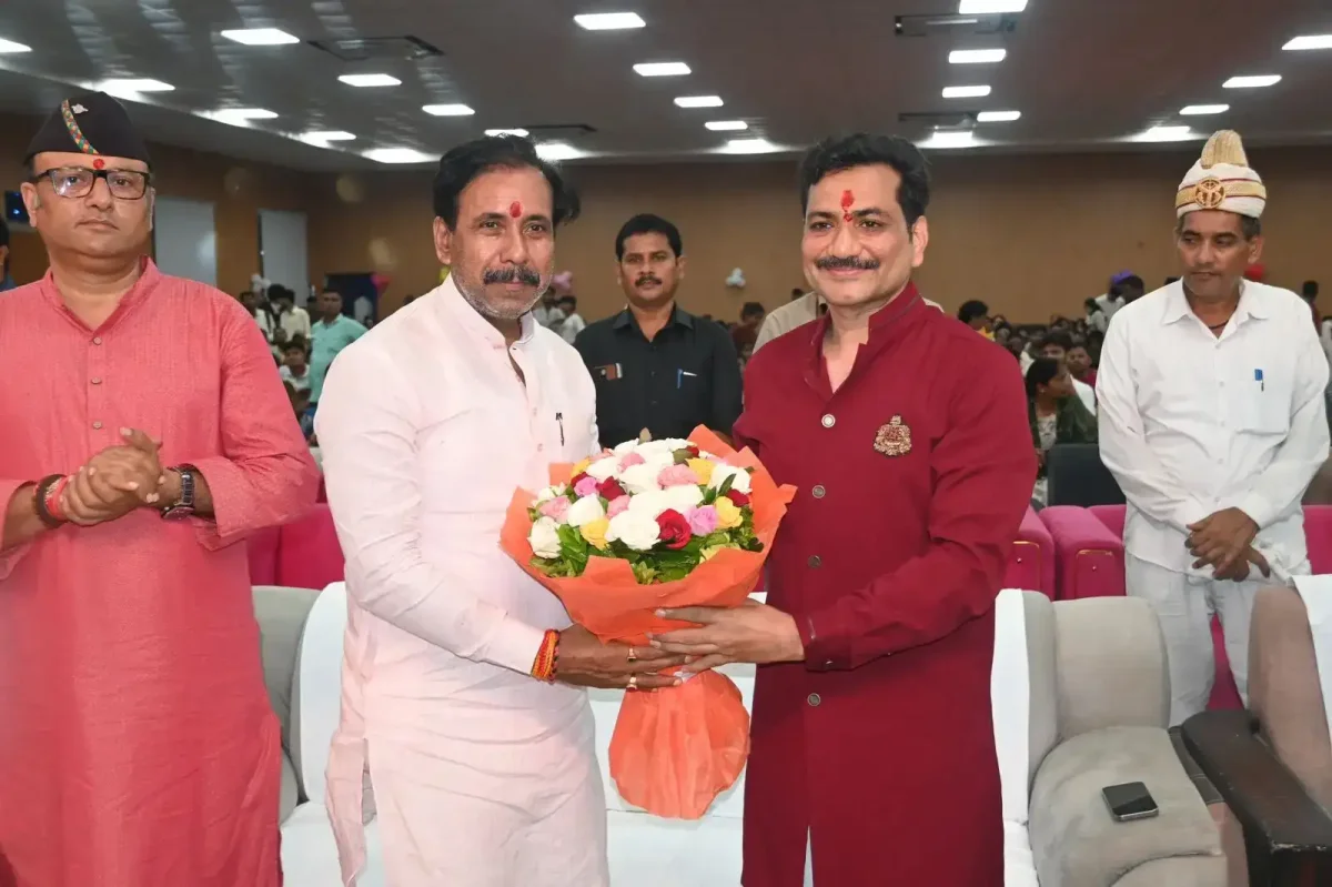 वाराणसी पुलिस लाइन्स में गूंजे श्रीकृष्ण के जयकारे, धूमधाम से मनाई गई जन्माष्टमी