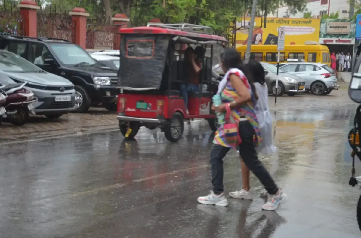 वाराणसी में मौसम का यूटर्न: 24 घंटे में झमाझम बारिश, लेकिन उमस ने छुड़ाए पसीने