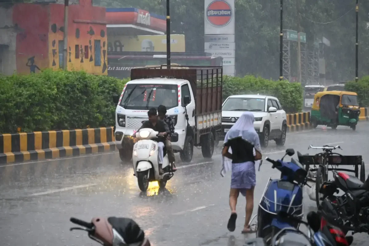 वाराणसी में मौसम का यूटर्न: उमस भरी गर्मी के बीच झमाझम बारिश के नए आसार, जानें लेटेस्ट अपडेट