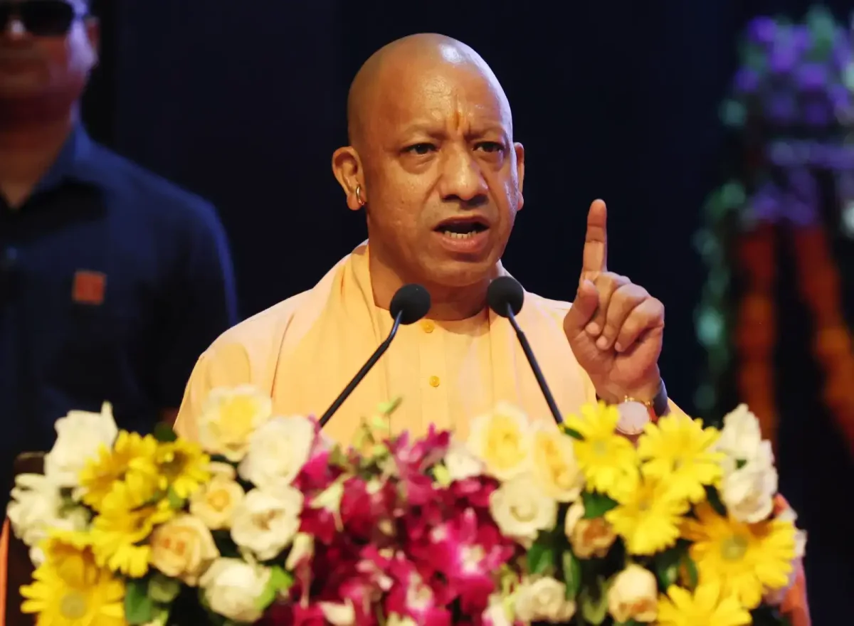 योगी सरकार की बड़ी कार्रवाई: लापरवाही पर 5 तहसीलदार निलंबित, 13 को नोटिस